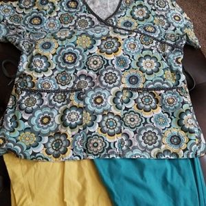 Used scrub outfit 1 top 2 pants